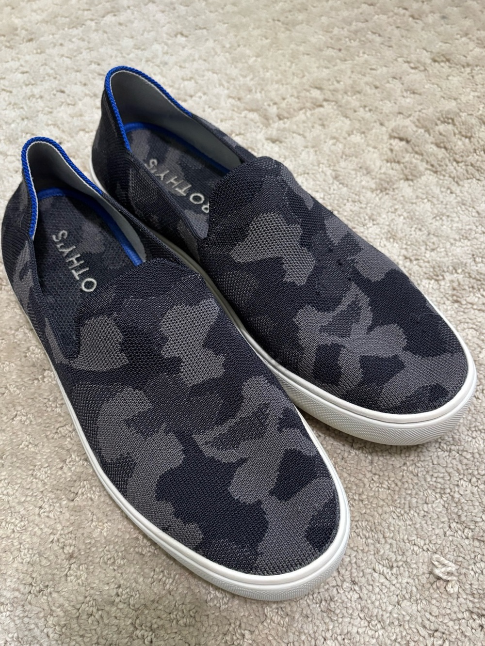 Rothy’s Slip-On Camo Knit Sneakers in Black/Gray